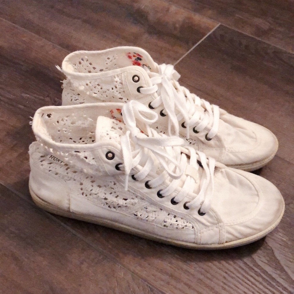 Roxy sneakers